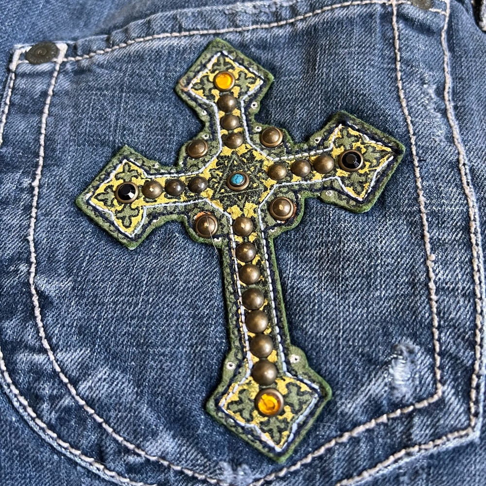 Robins Jeans New cross studded  Size  30 Straight leg Style BSD5077C cut#600205